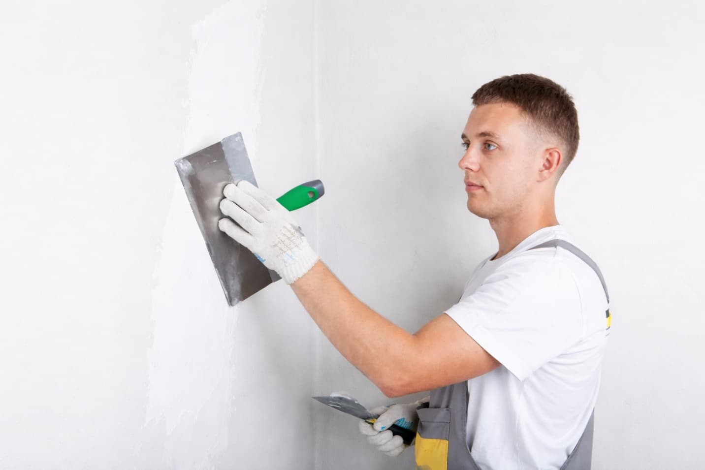 Applying a skim coat to a textured knockdown wall